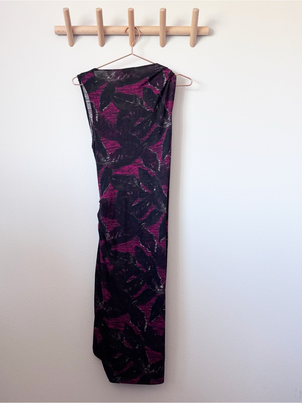 Wilfred Floral Ruched V-Neck Midi Dress in Black and Burgundy - Picture 11 of 13